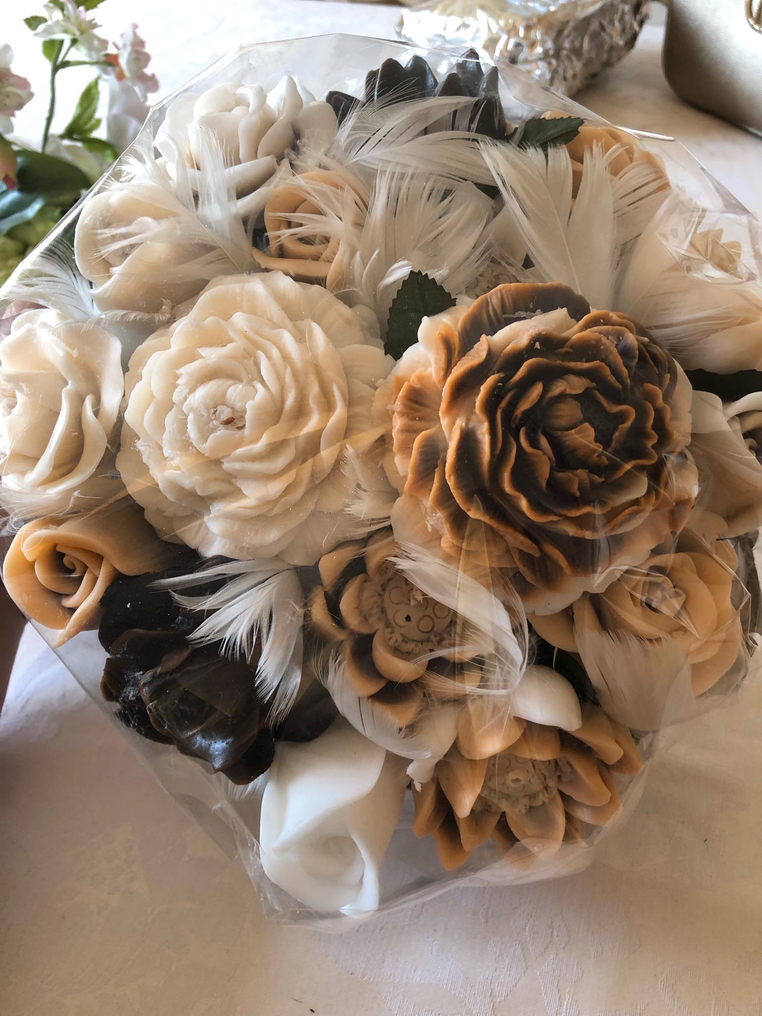 Mýdlová kytice - hnědokrémová